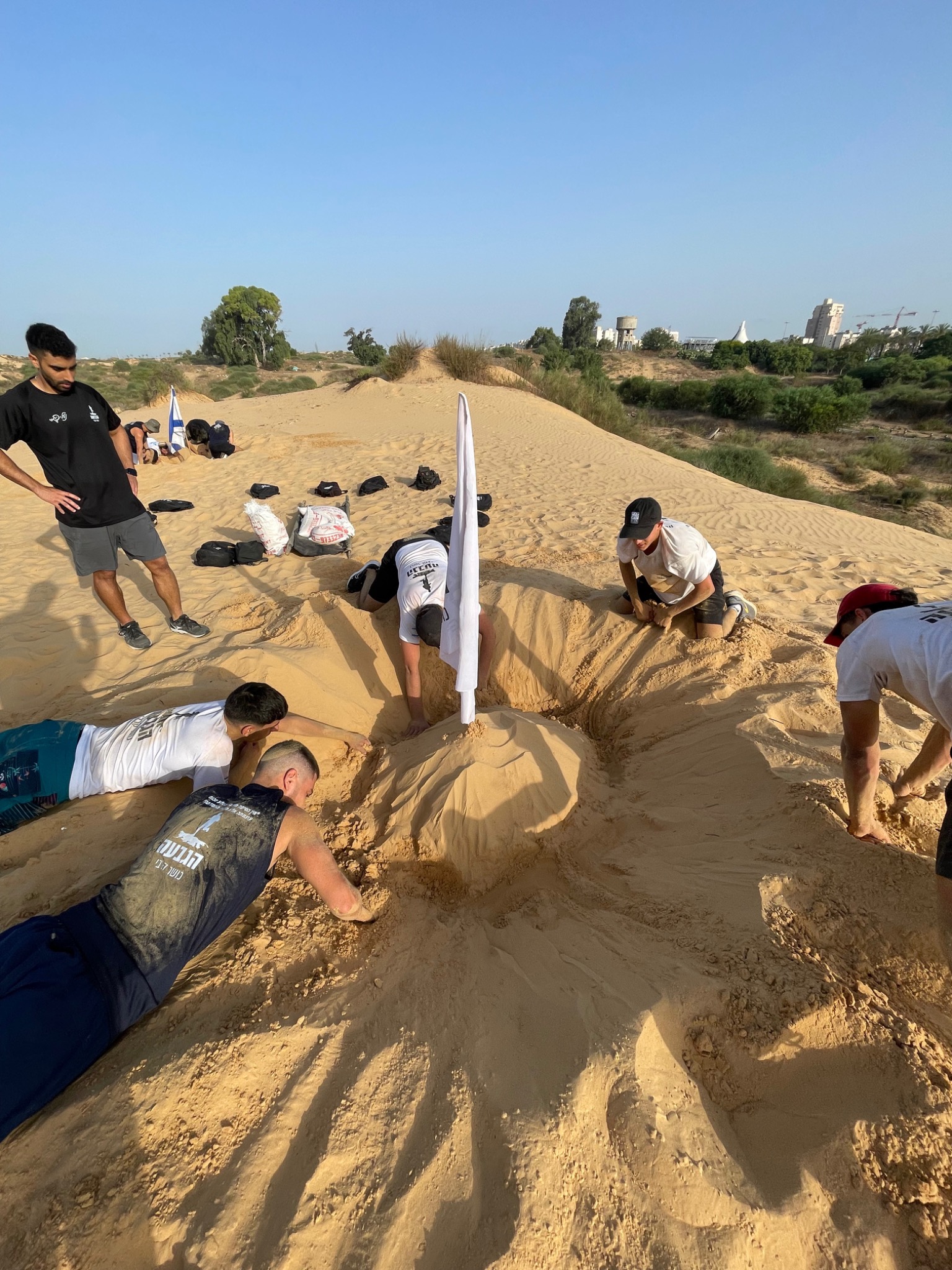 עבודת צוות בחול