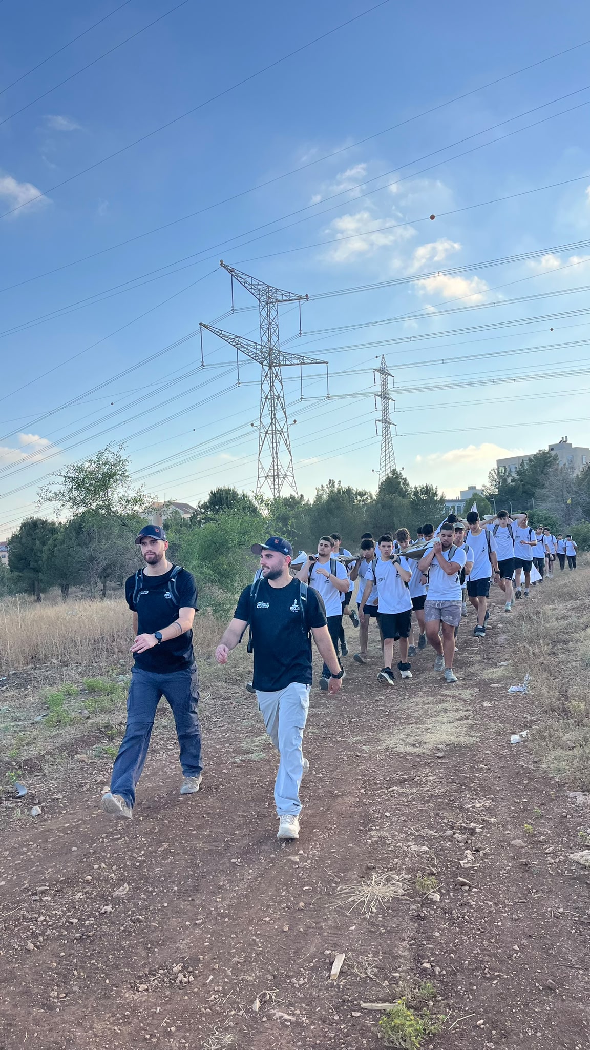 מסע קבוצתי עם אלונקה
